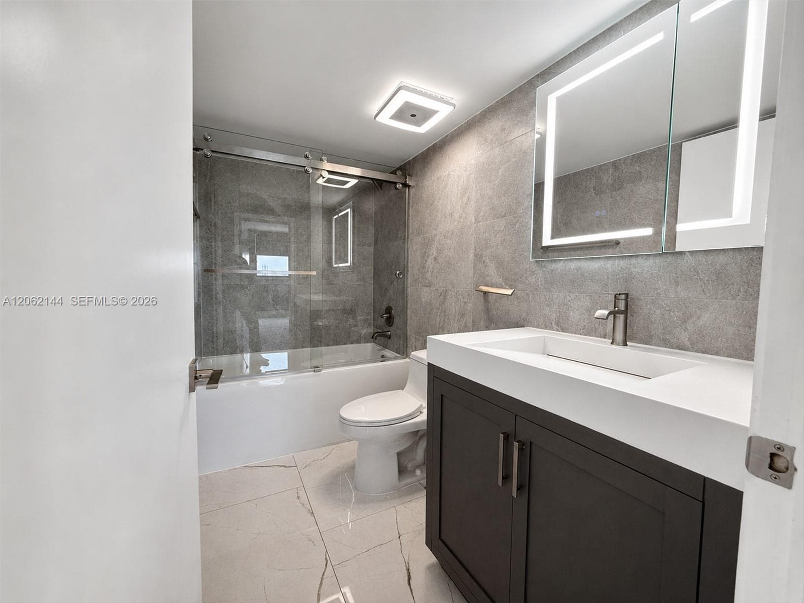 290 174th St 1005 photo 8