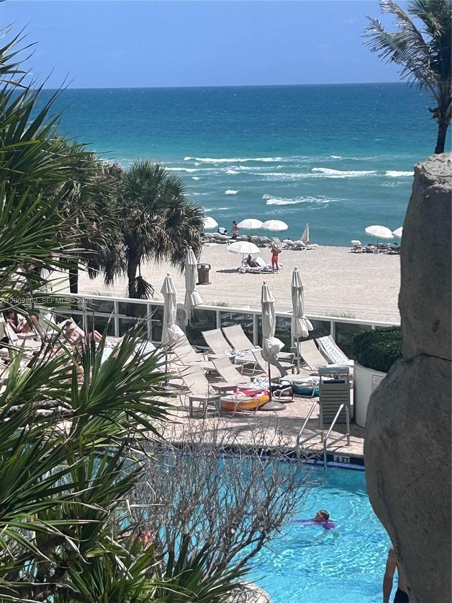 18001 Collins Ave 2206 photo 3