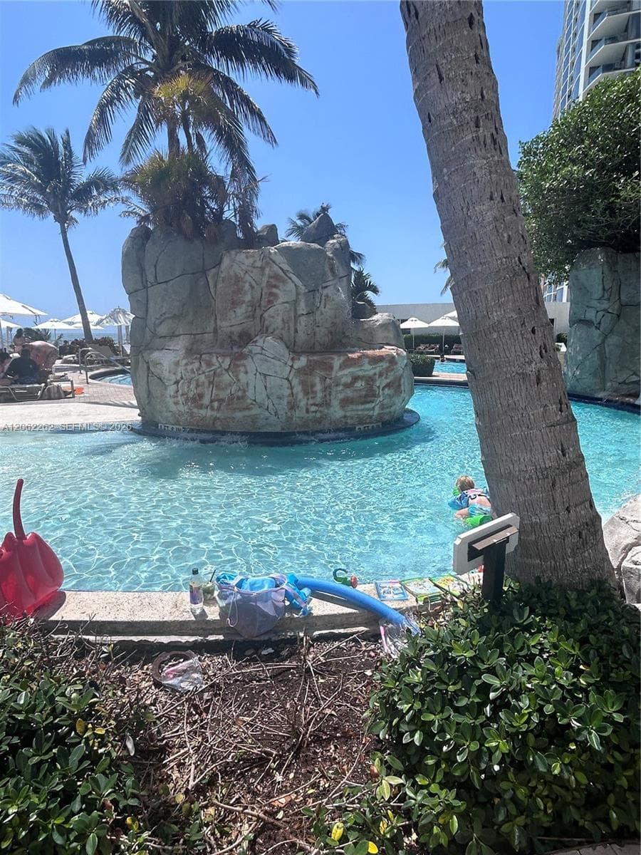 18001 Collins Ave 2206 photo 4