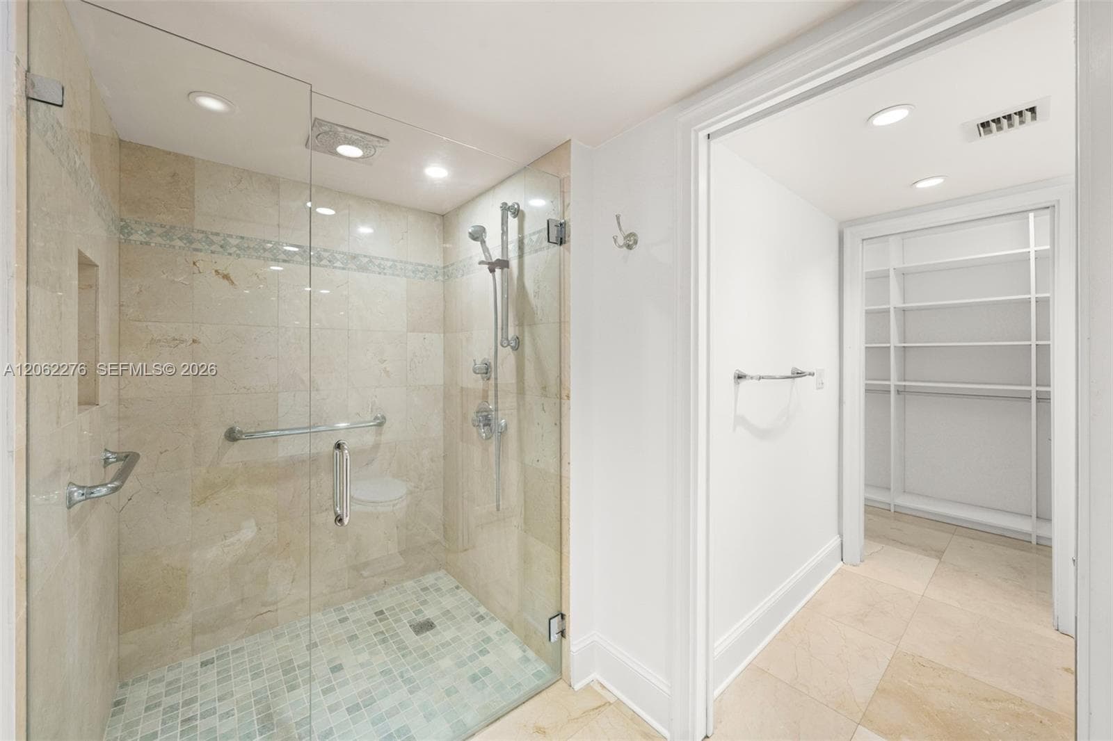 600 Grapetree Dr 11DN photo 23