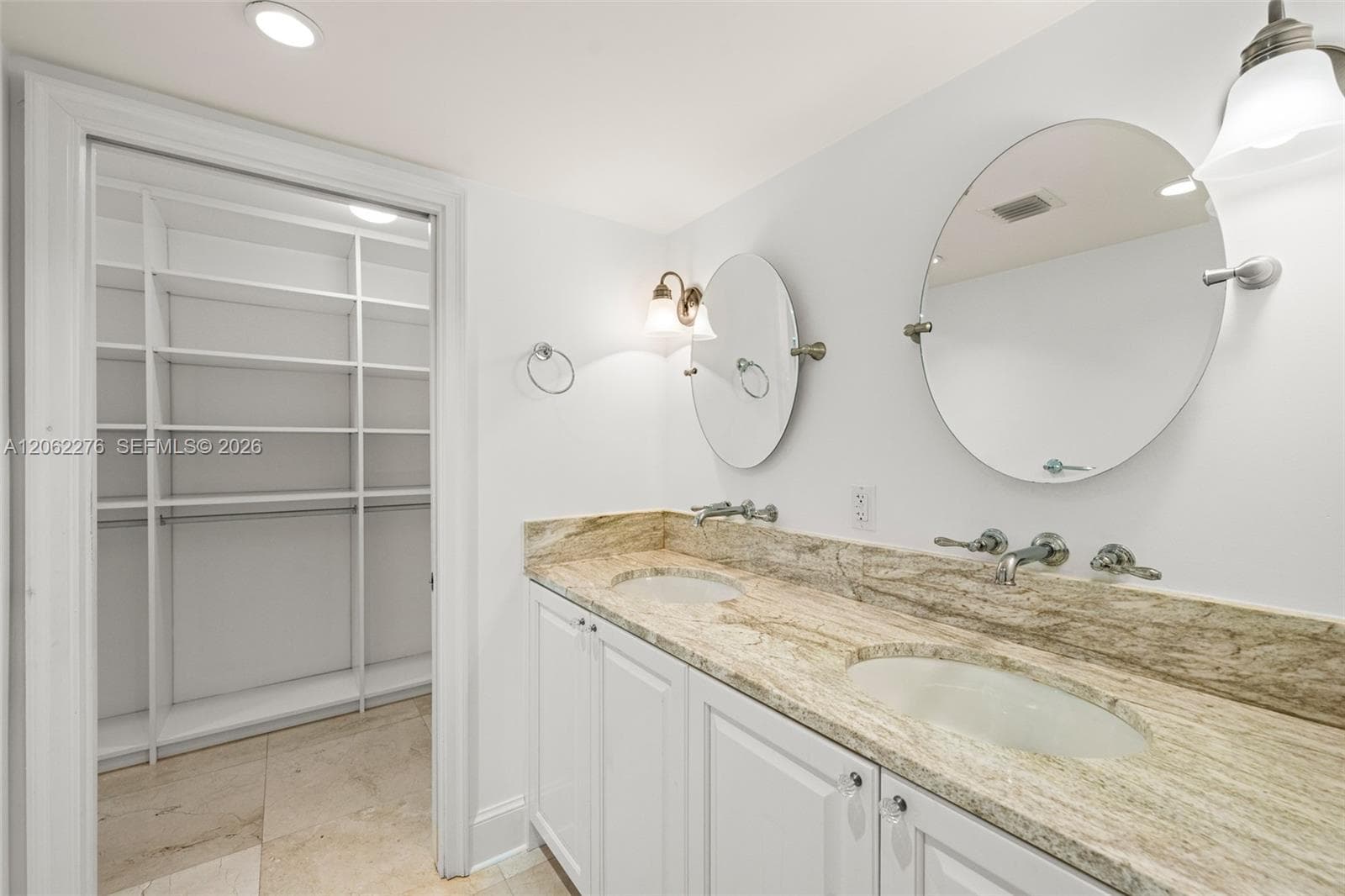 600 Grapetree Dr 11DN photo 22