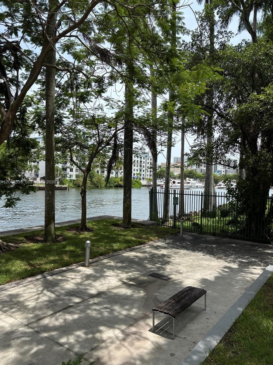 1871 NW S River Dr 801 photo 2