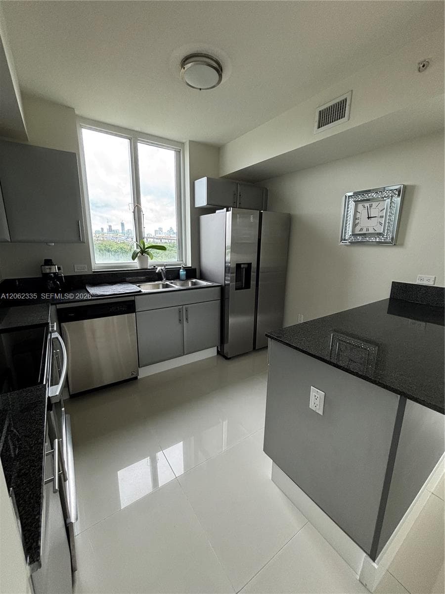 1871 NW S River Dr 801 photo 14