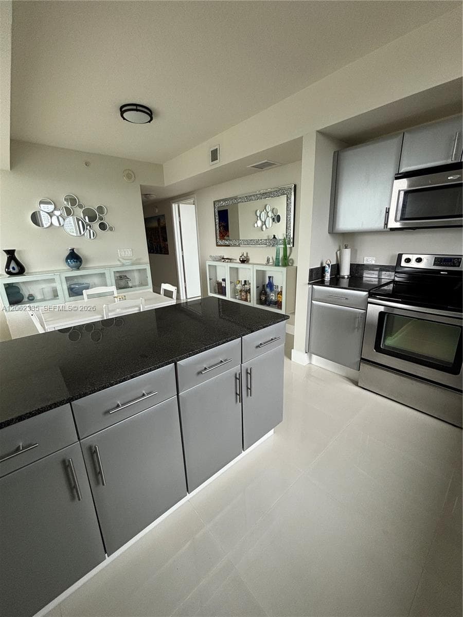 1871 NW S River Dr 801 photo 15