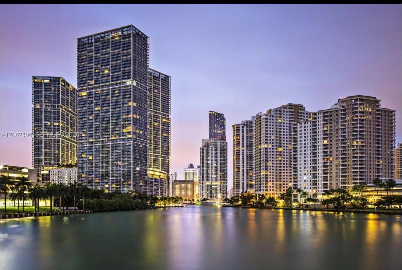 485 Brickell Ave 4711 photo 1