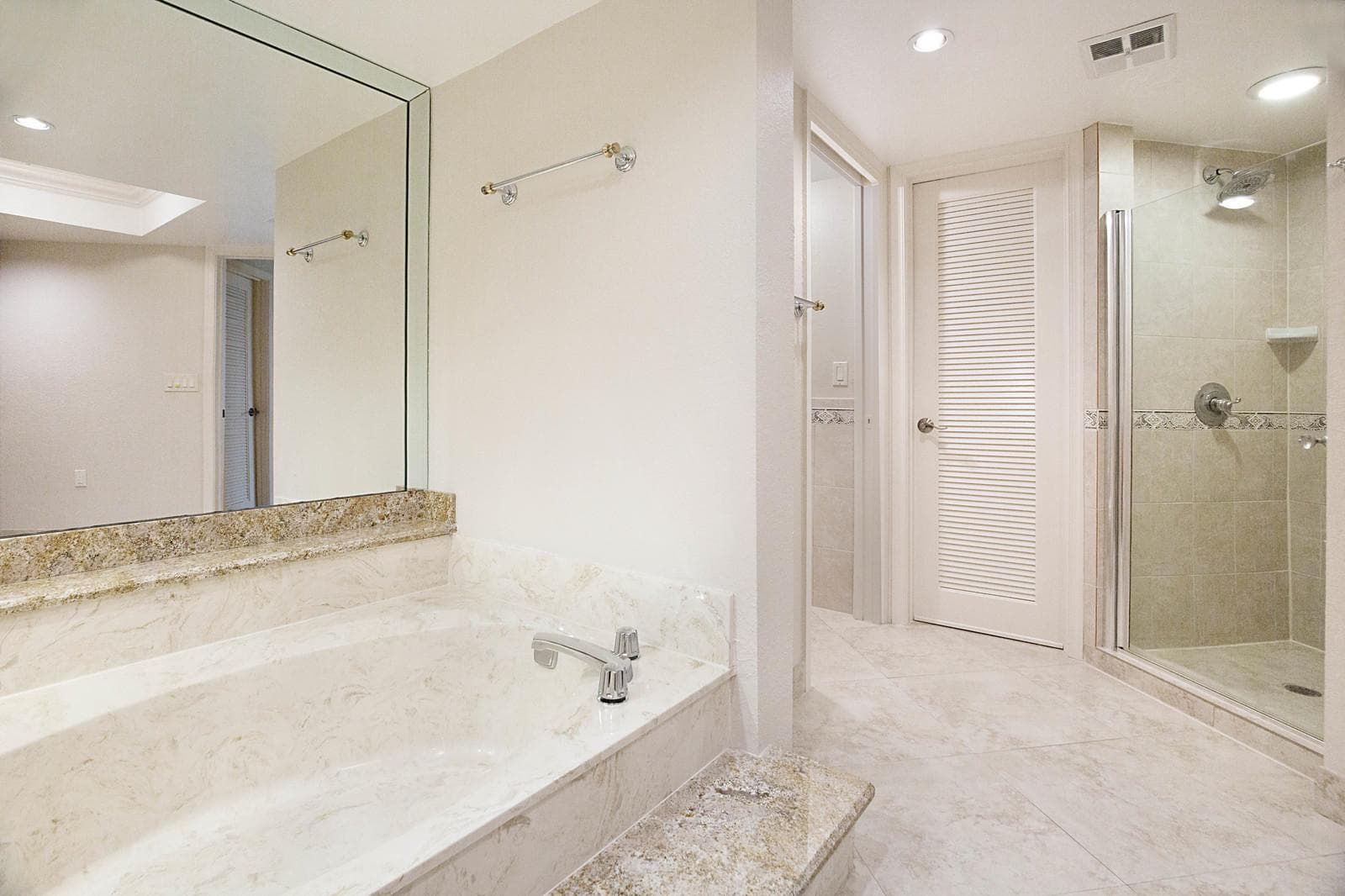800 Jeffery Street 409 photo 22