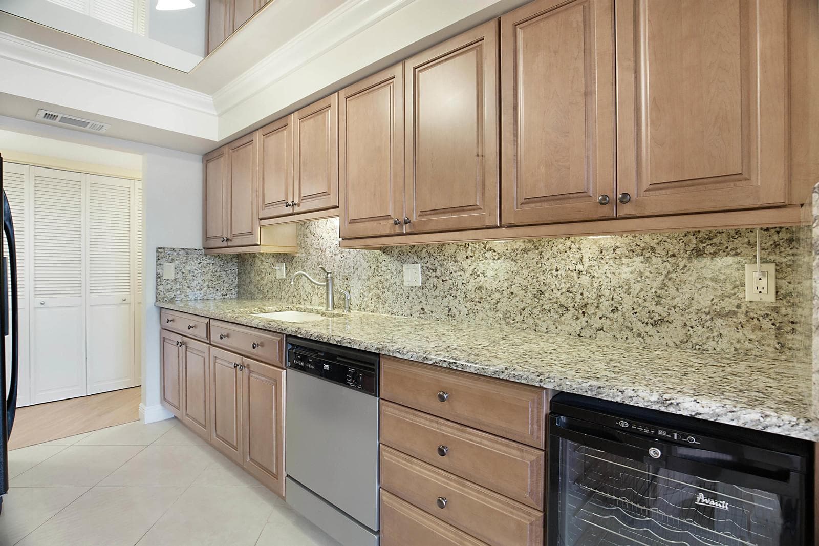 800 Jeffery Street 409 photo 1