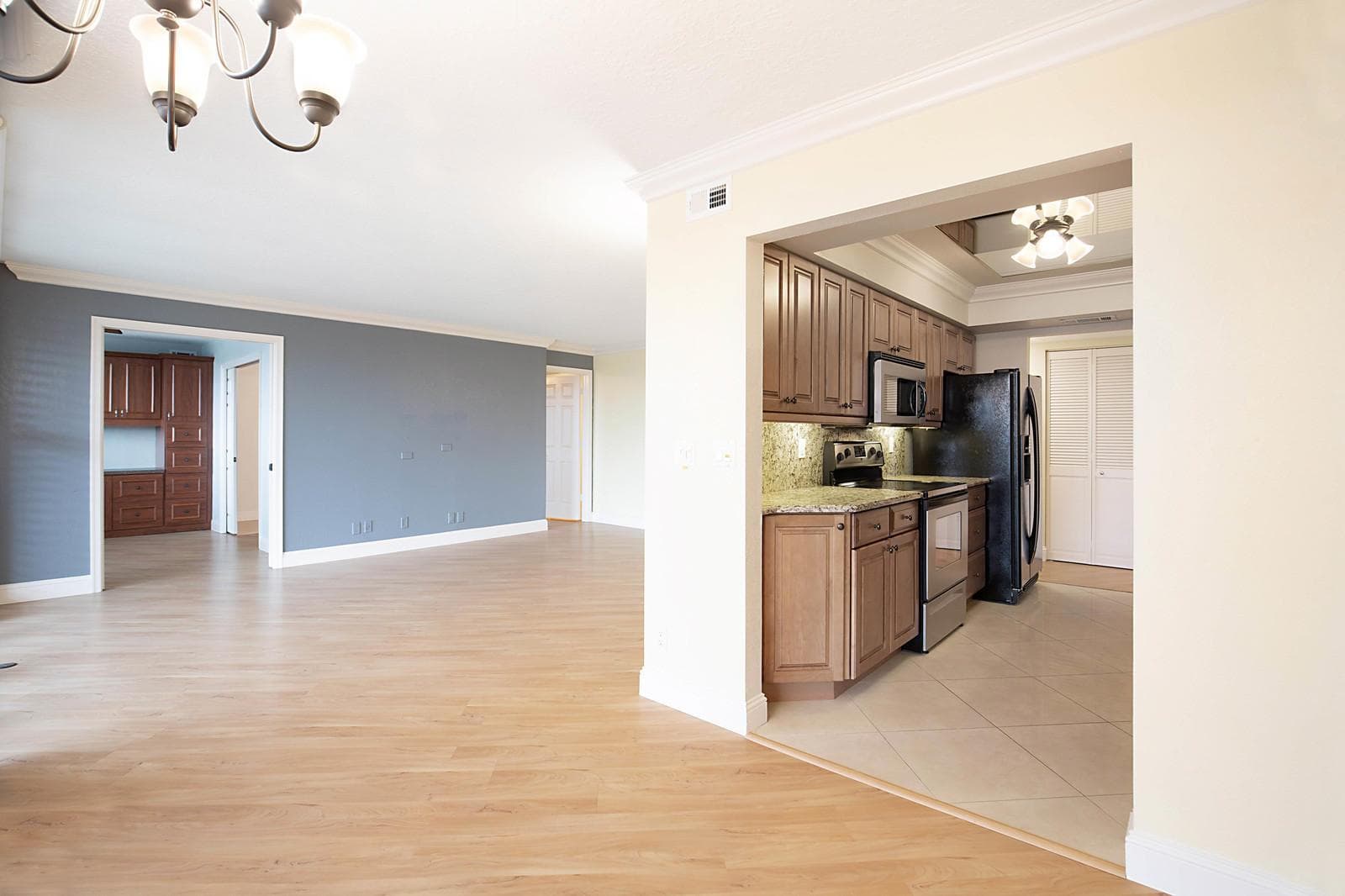 800 Jeffery Street 409 photo 5