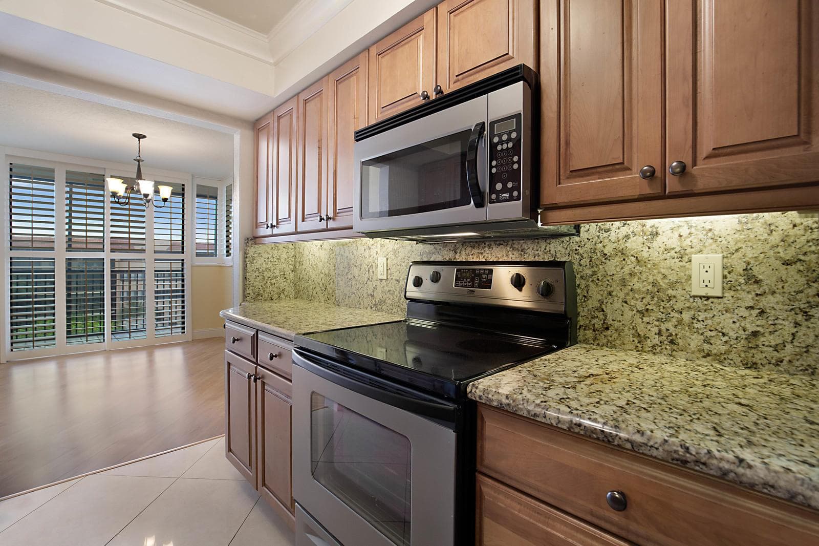 800 Jeffery Street 409 photo 4