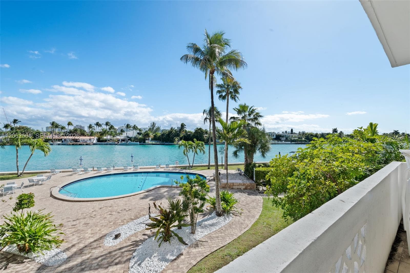 9101 E Bay Harbor Dr 204 photo 1