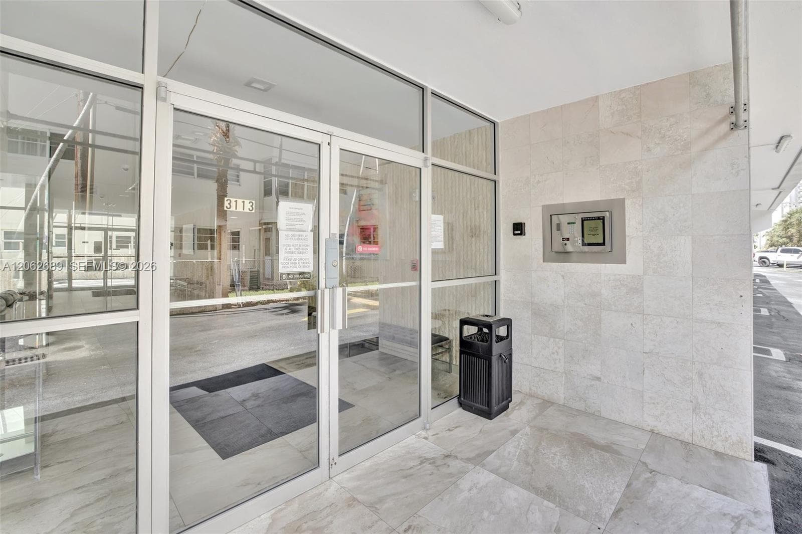3113 S Ocean Dr 804 photo 4