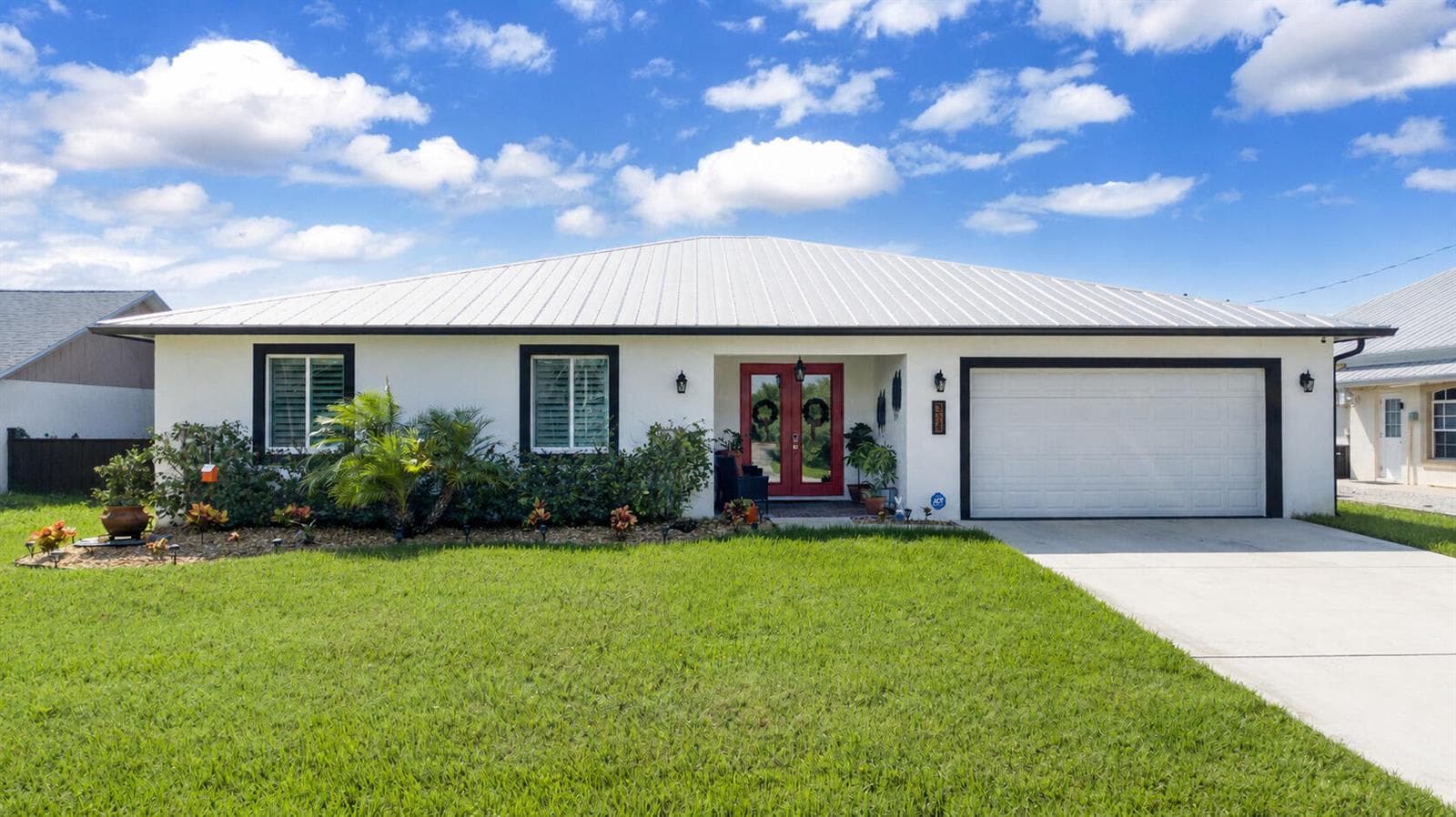 314 NE Surfside Avenue photo 3