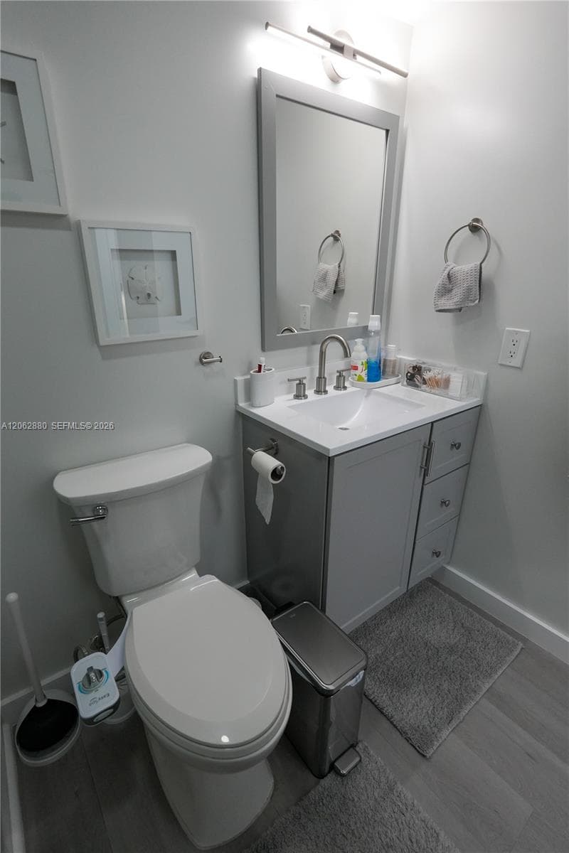 2870 NE 14th St Cswy 303C photo 13