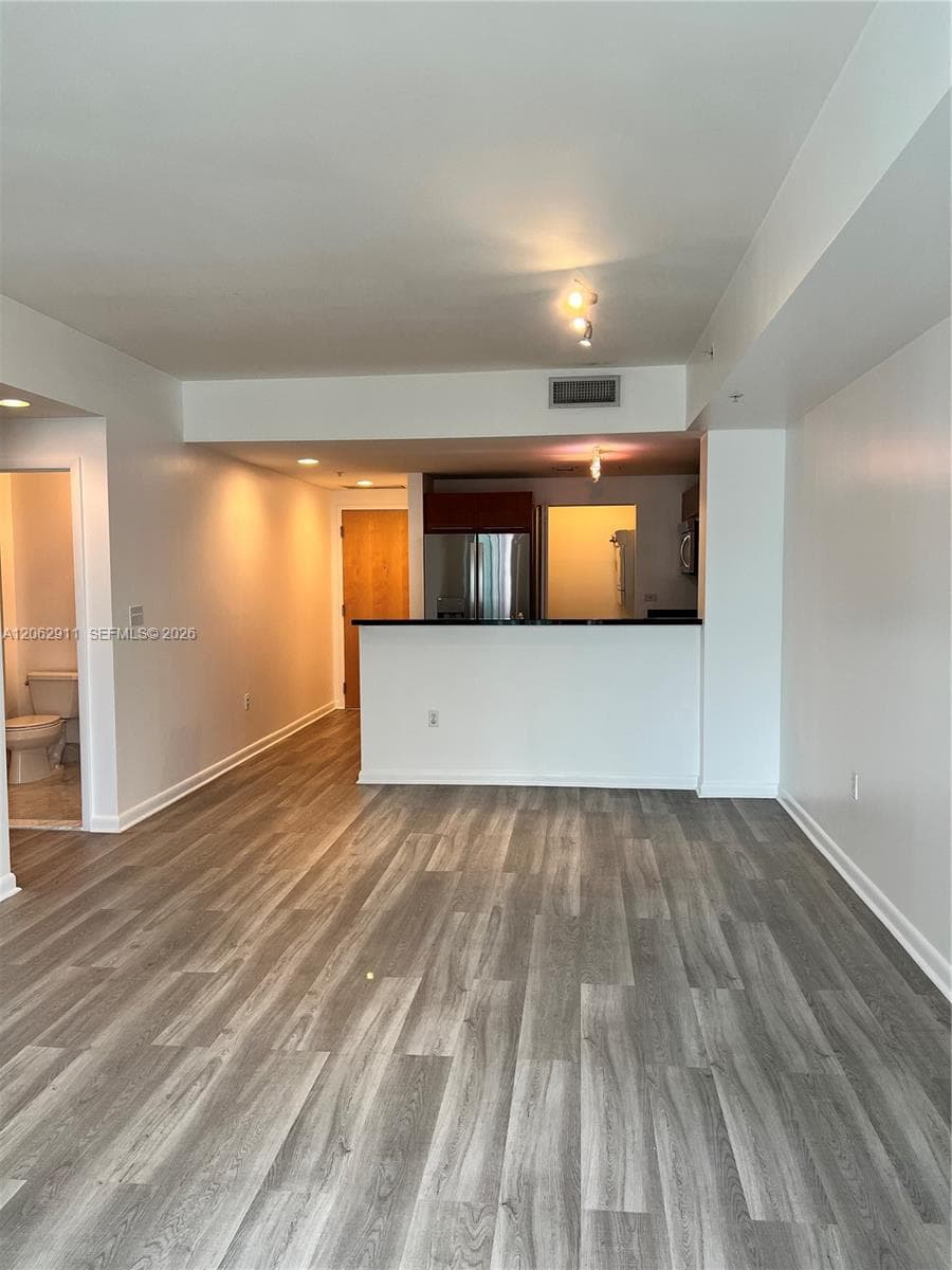 244 Biscayne Blvd 2609 photo 1