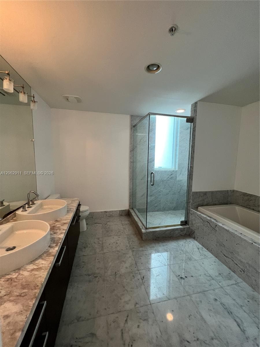 244 Biscayne Blvd 2609 photo 18