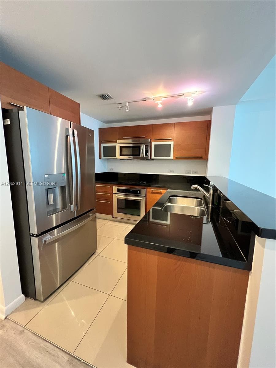 244 Biscayne Blvd 2609 photo 4