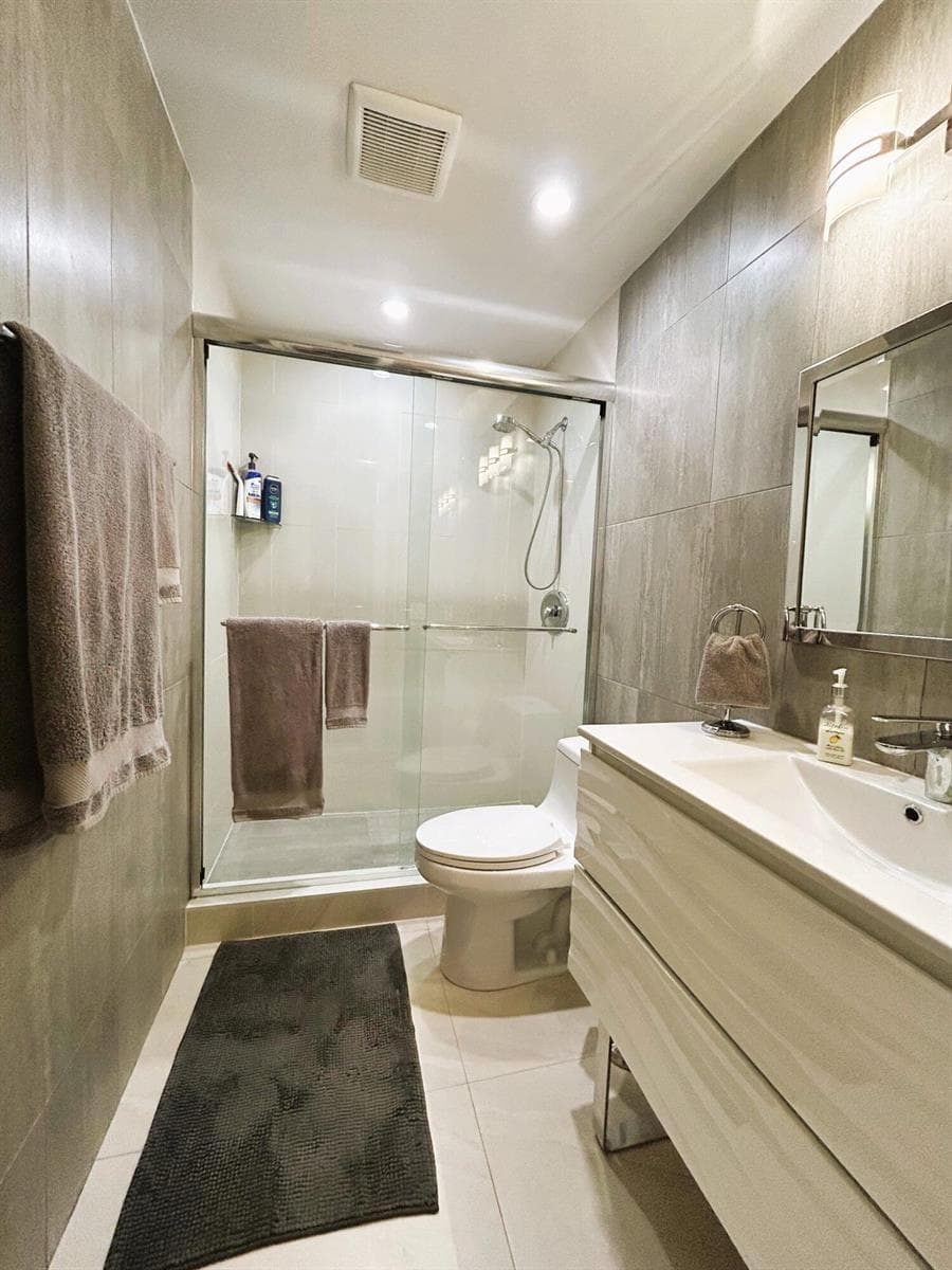 725 N RIVERSIDE Drive 105 photo 22