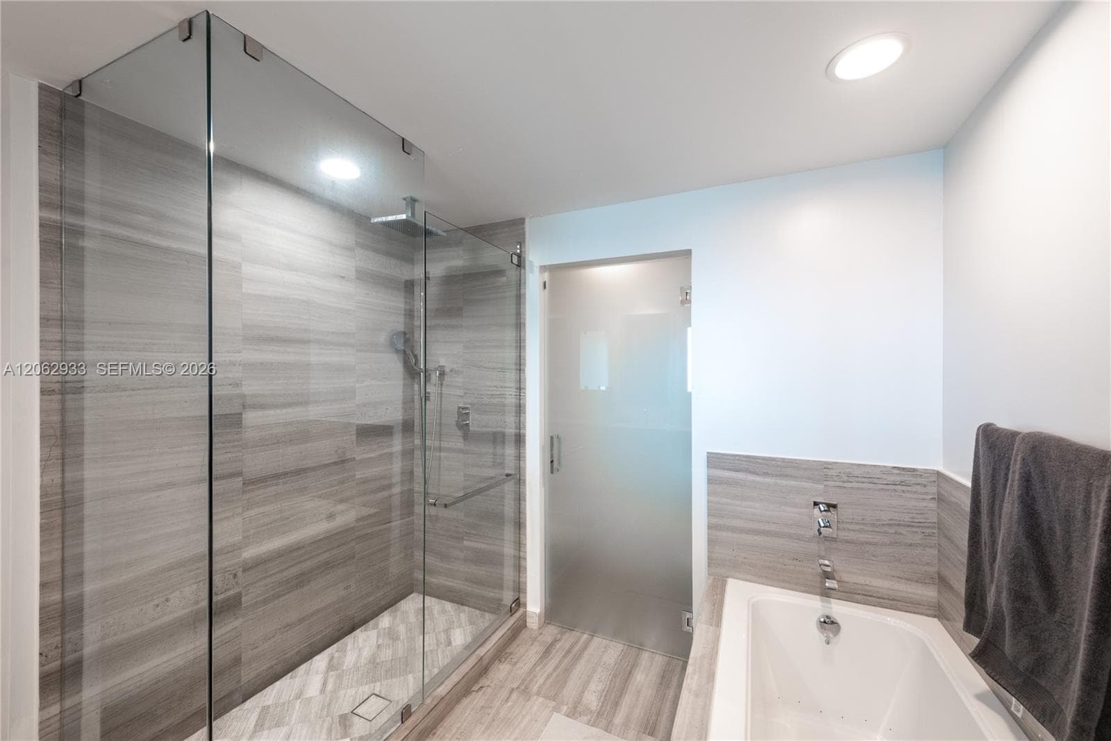 360 Ocean Dr 904S photo 13