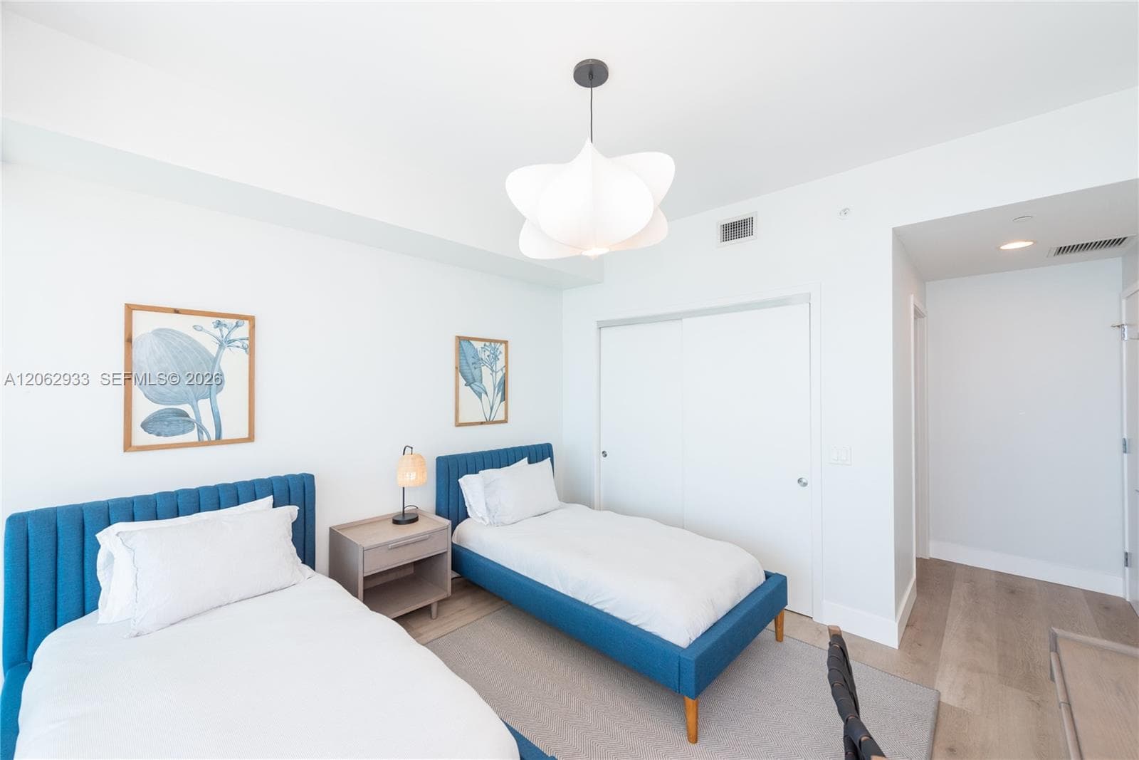360 Ocean Dr 904S photo 17