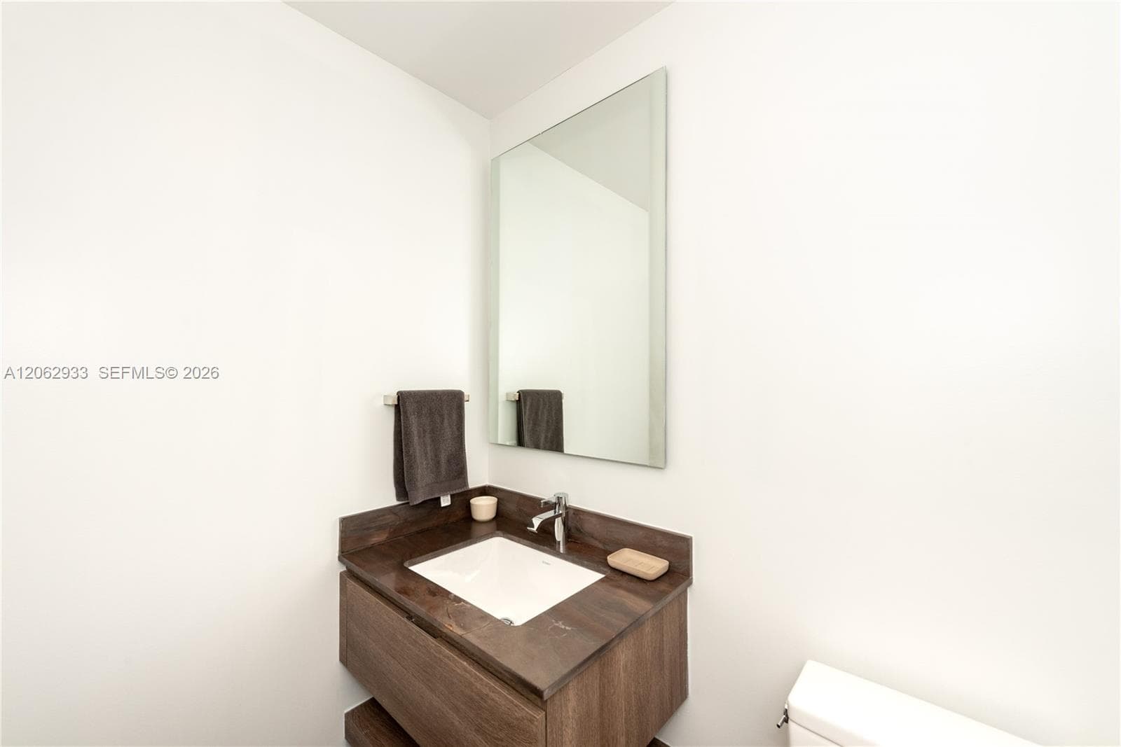 360 Ocean Dr 904S photo 22