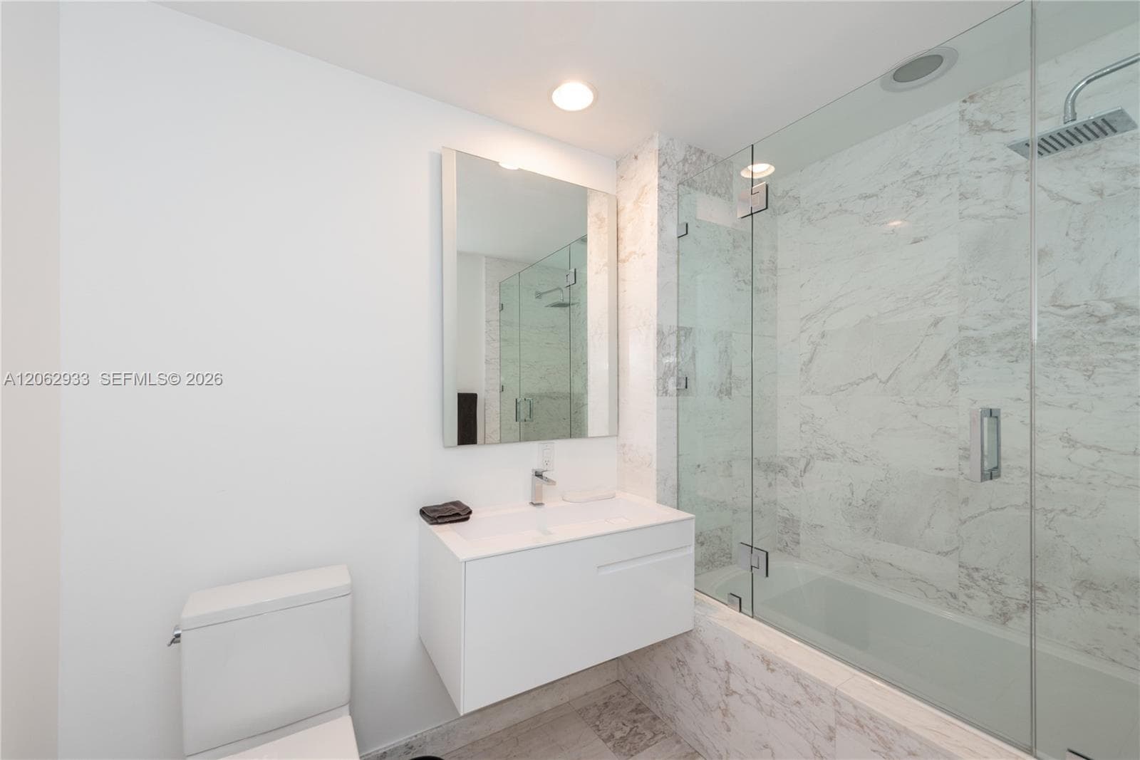 360 Ocean Dr 904S photo 18