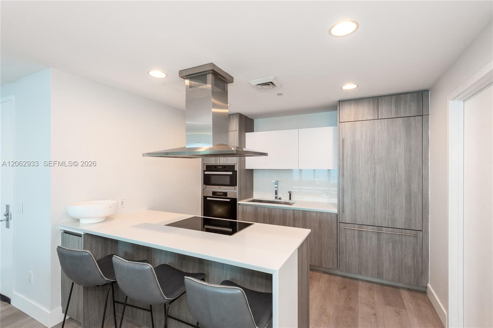 360 Ocean Dr 904S photo 8