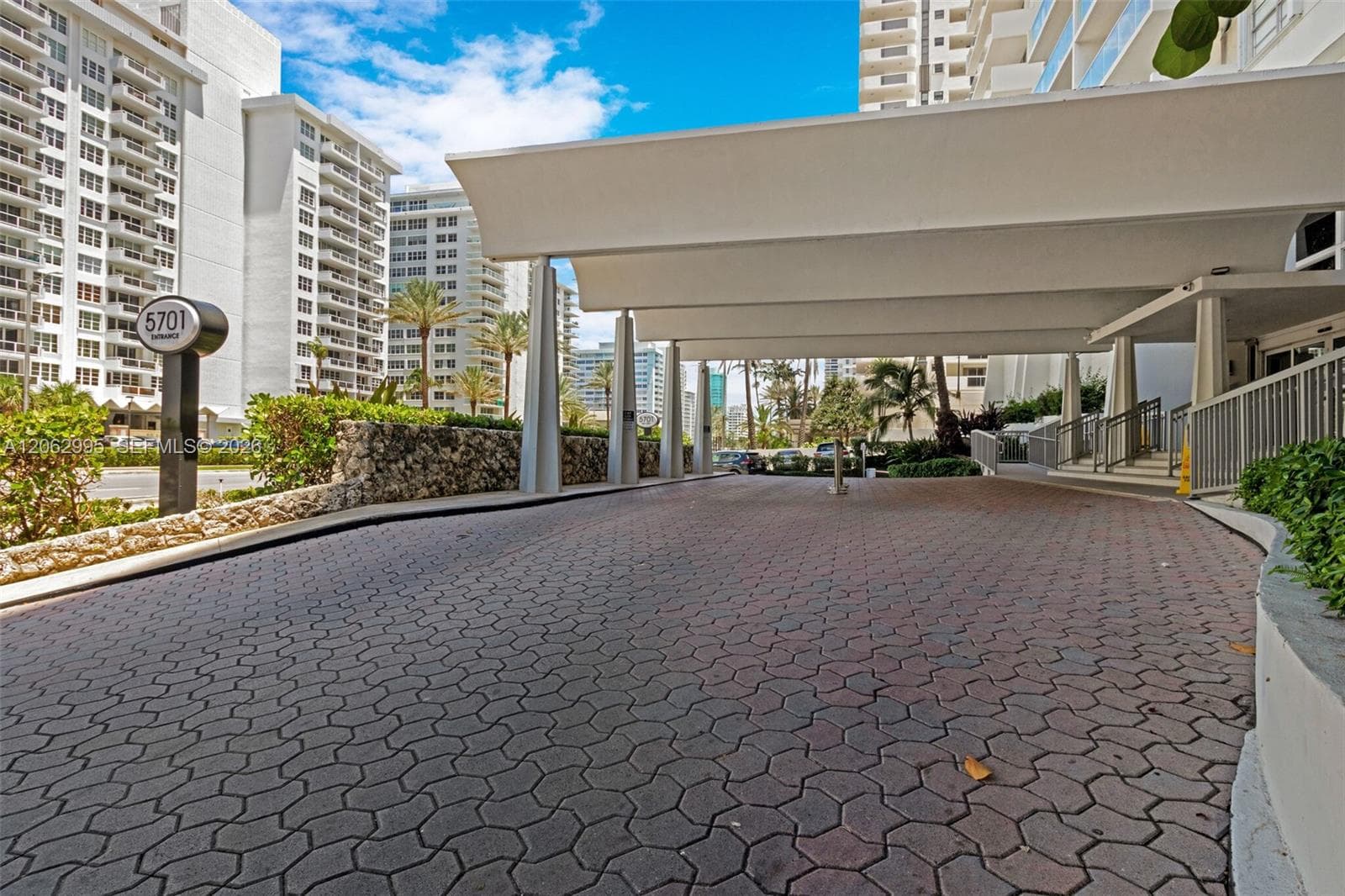 5701 Collins Ave 919 photo 15