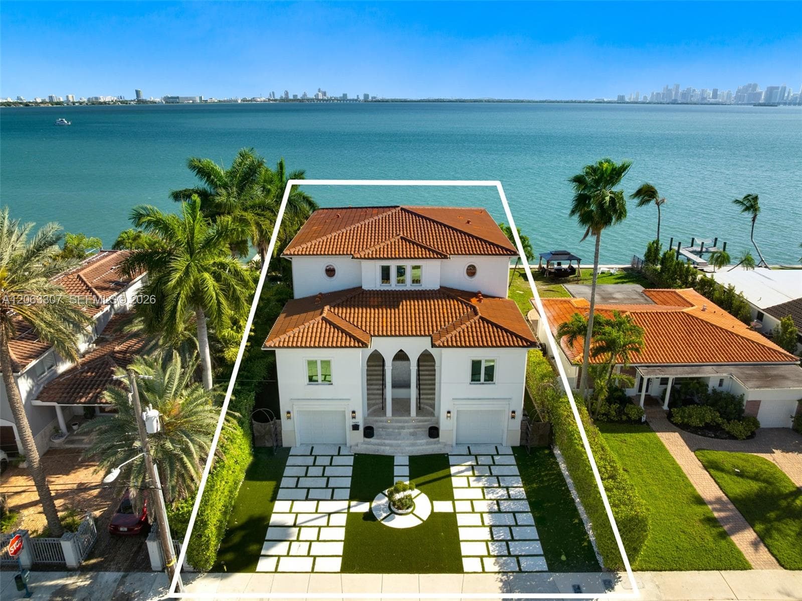 1460 S Treasure Dr photo 3