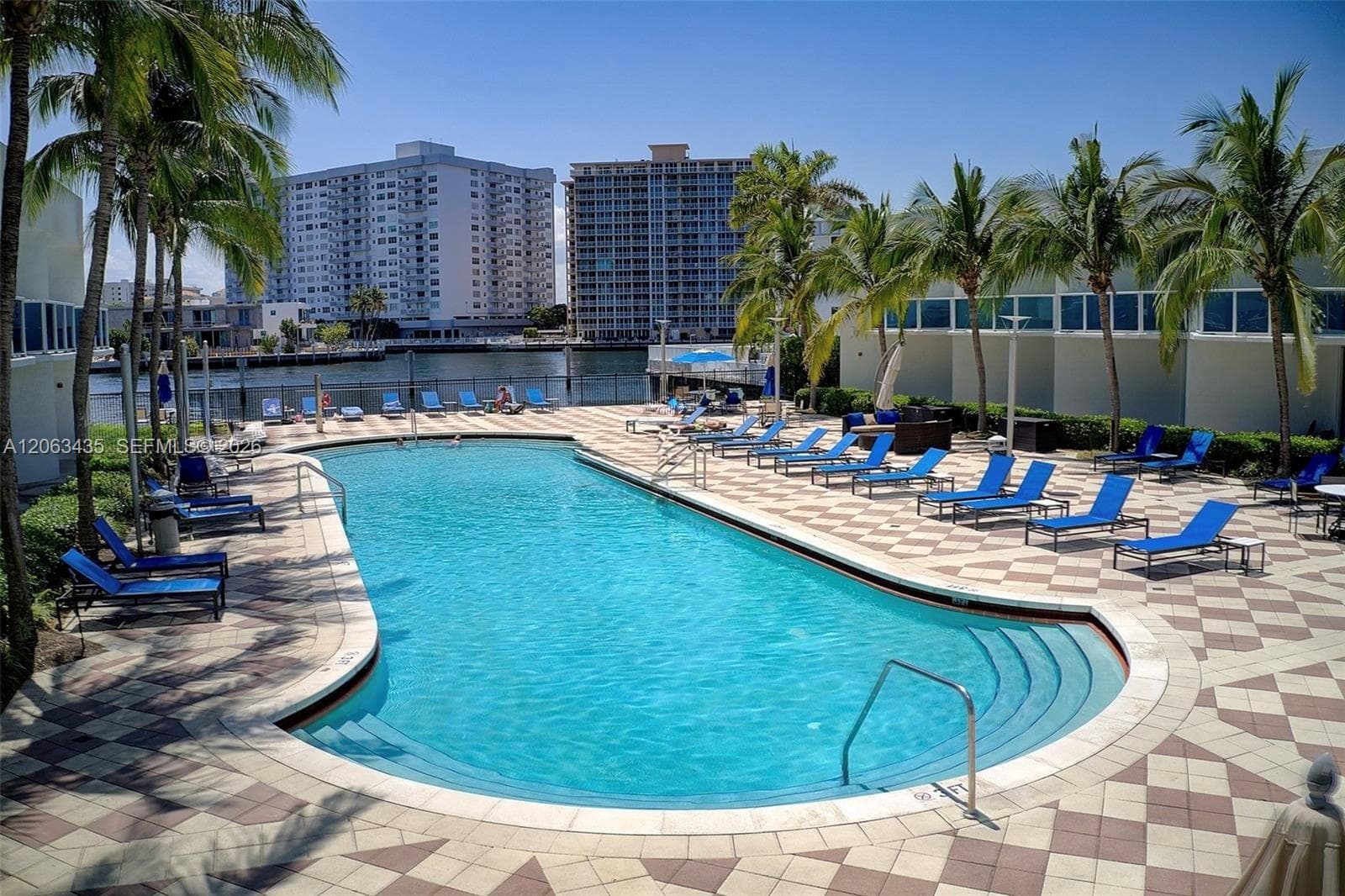 1945 S Ocean Dr 710 photo 4
