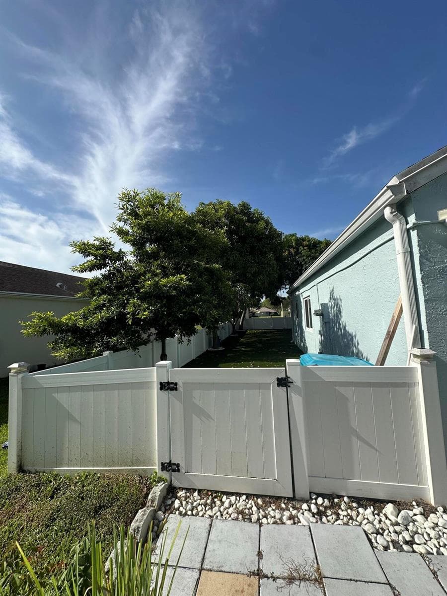 8 ELTON Place photo 24