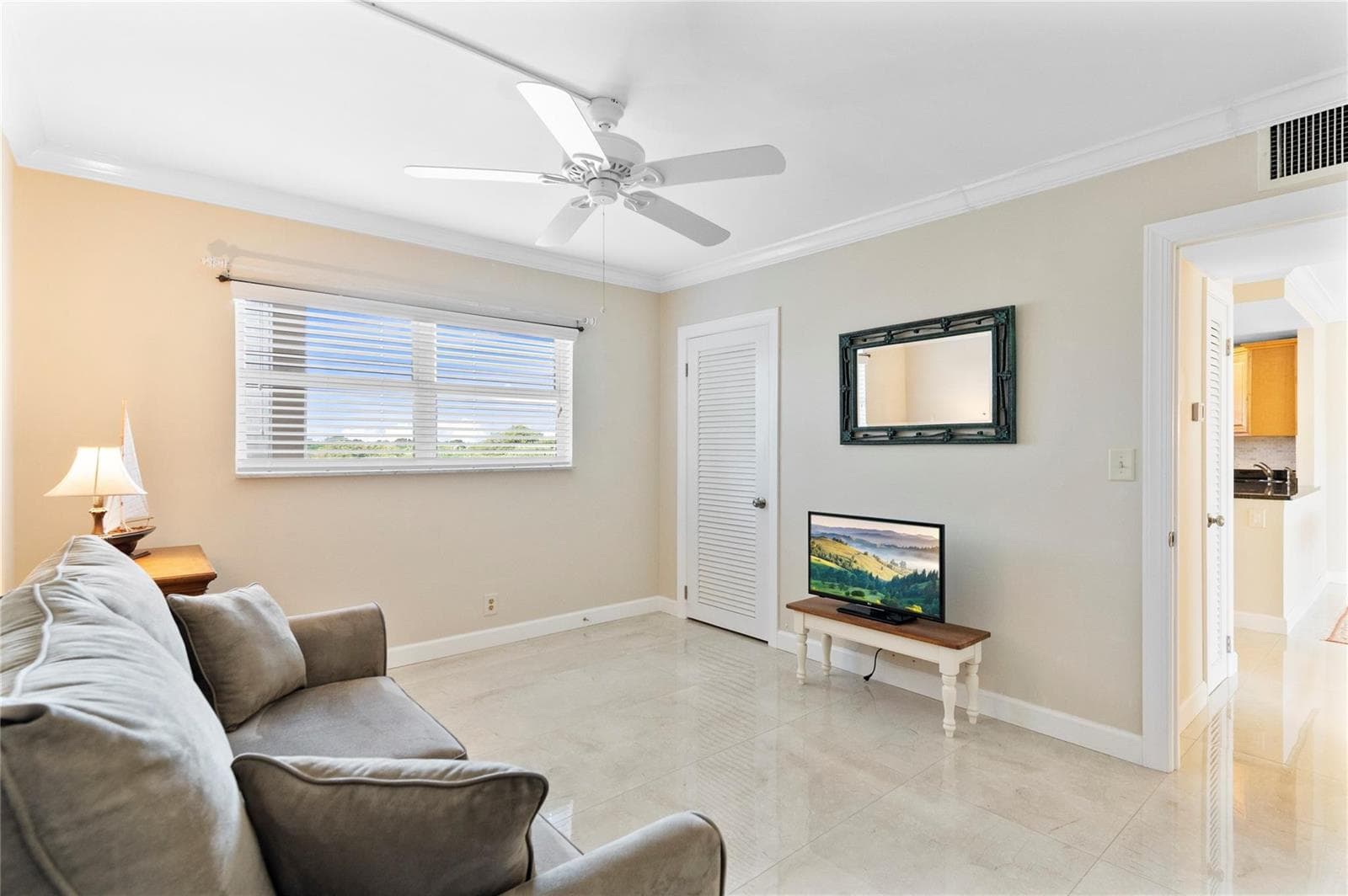 400 N FEDERAL Highway 408 photo 17