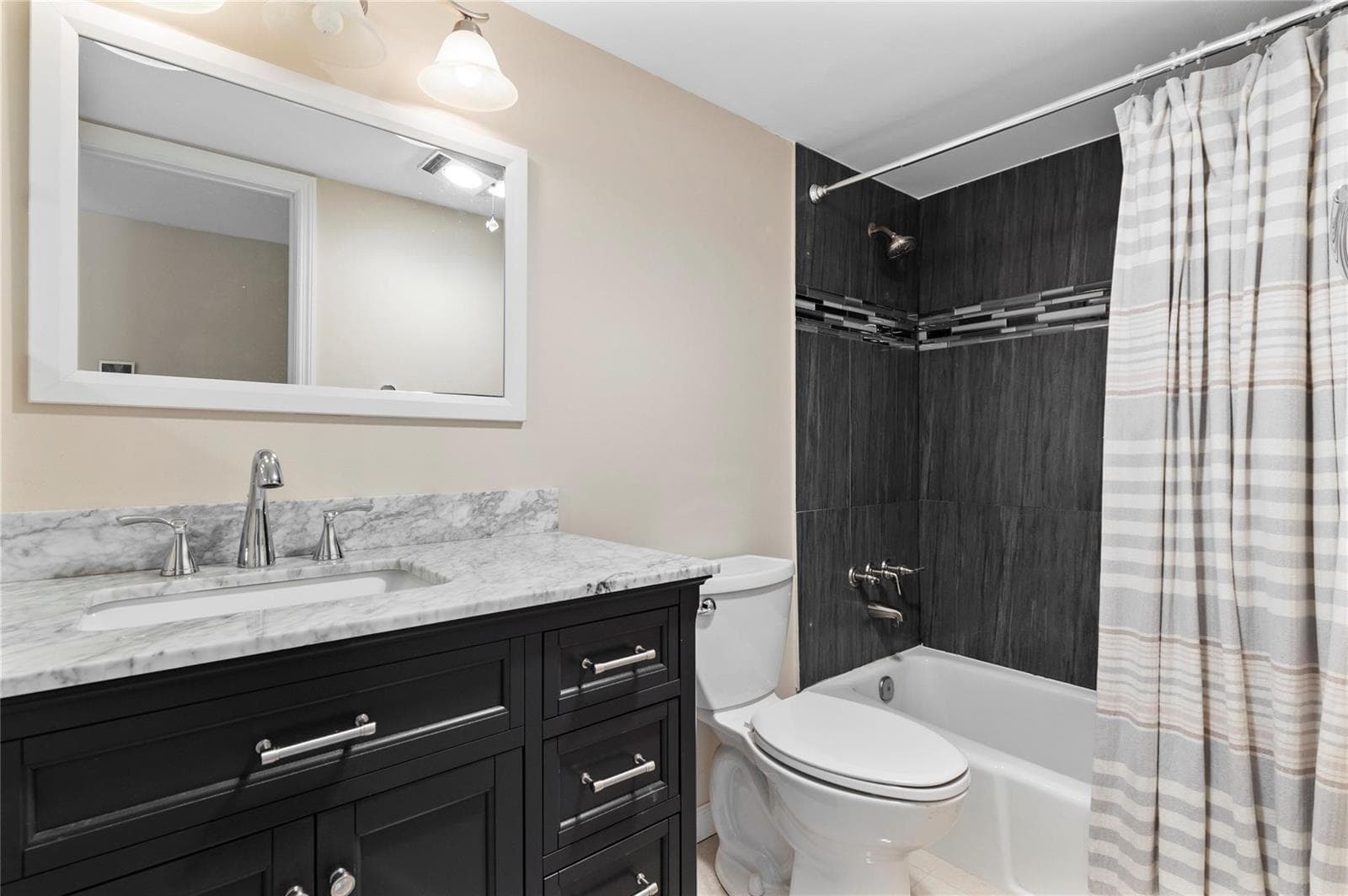 400 N FEDERAL Highway 408 photo 18