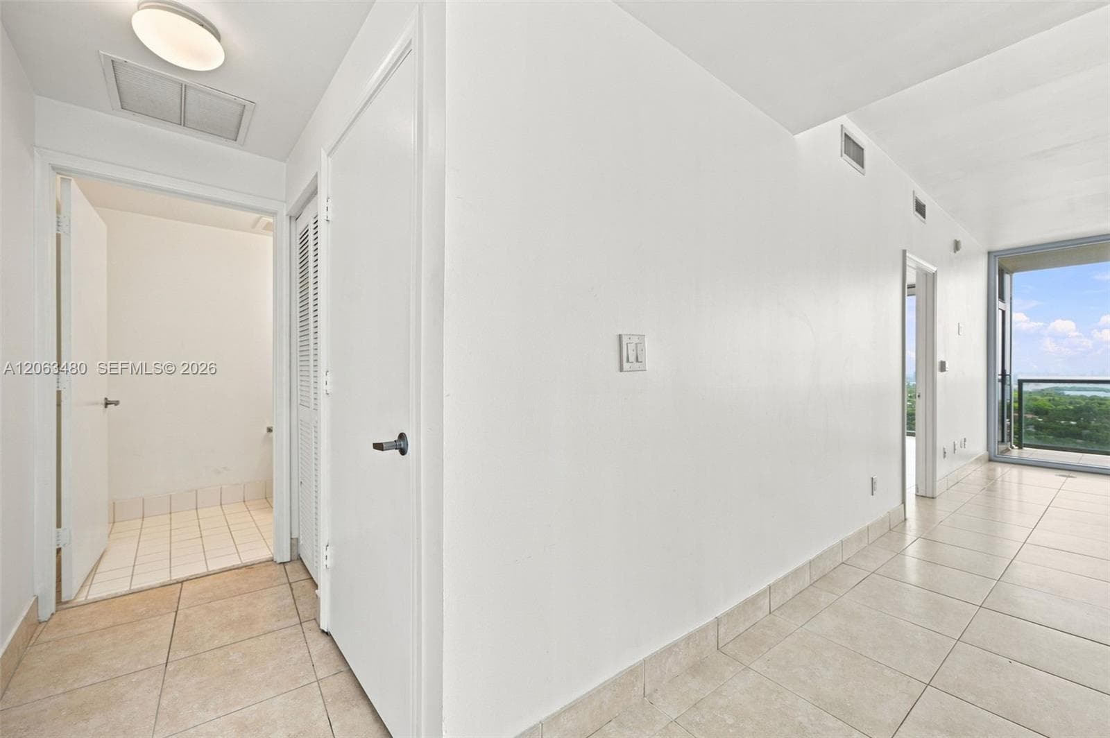 601 NE 36th St 2308 photo 9