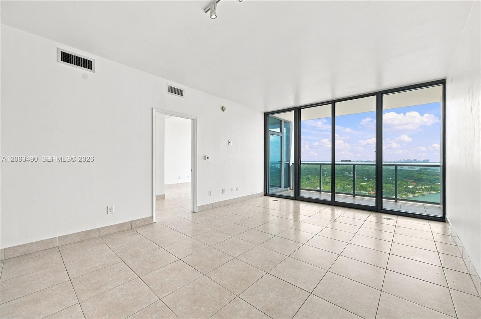 601 NE 36th St 2308 photo 10