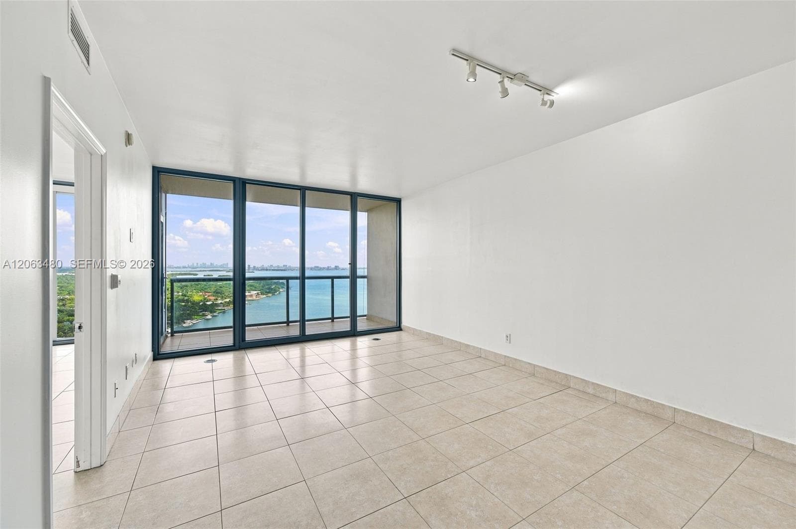 601 NE 36th St 2308 photo 11