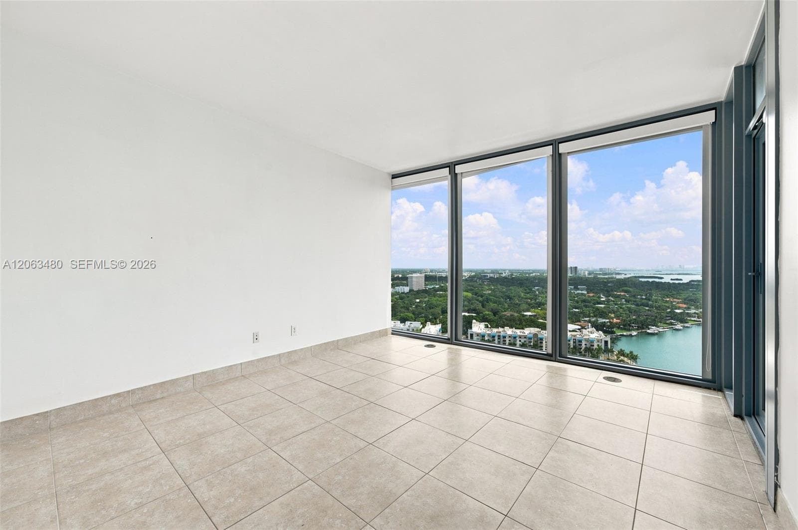 601 NE 36th St 2308 photo 19