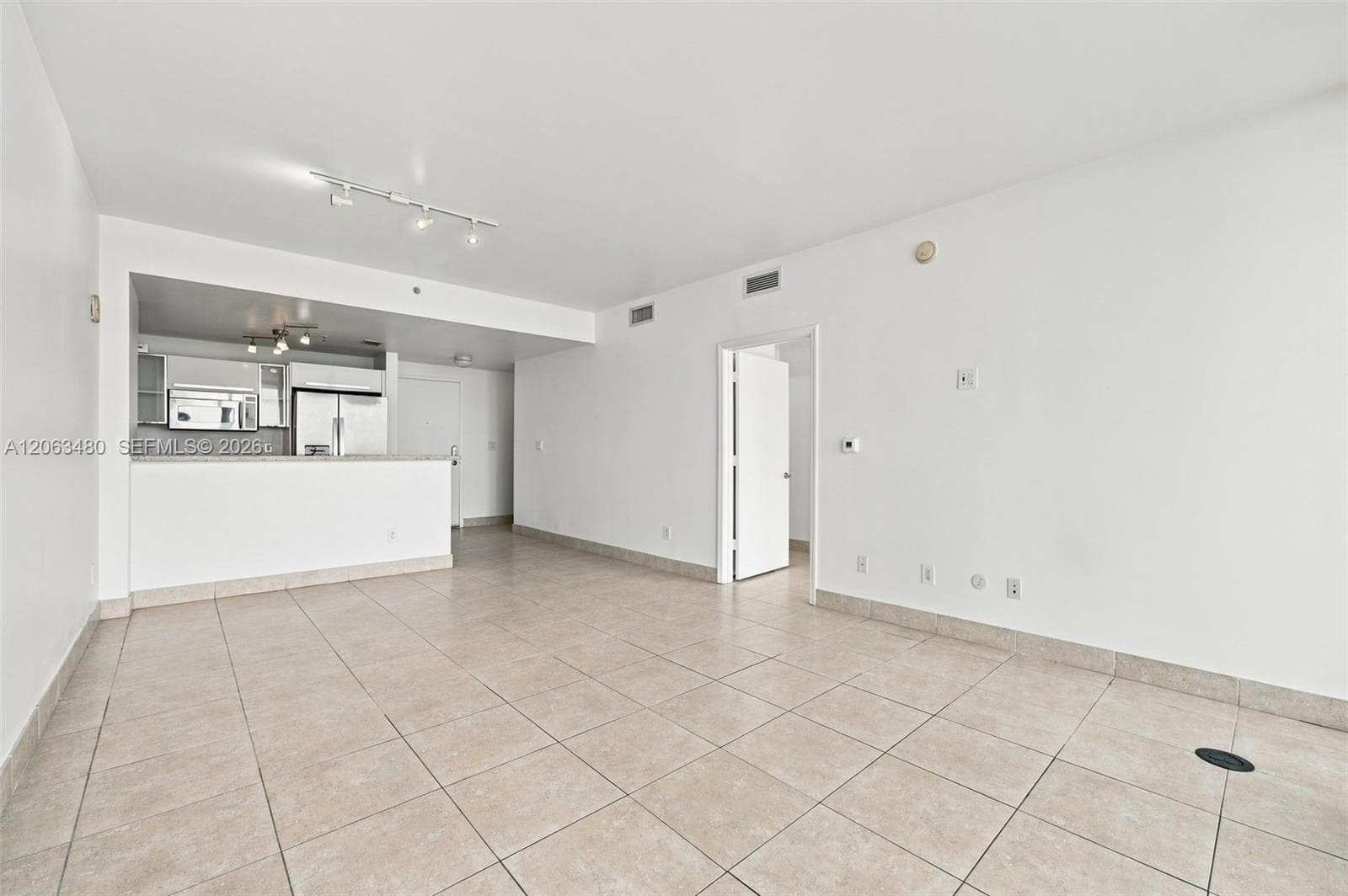 601 NE 36th St 2308 photo 8
