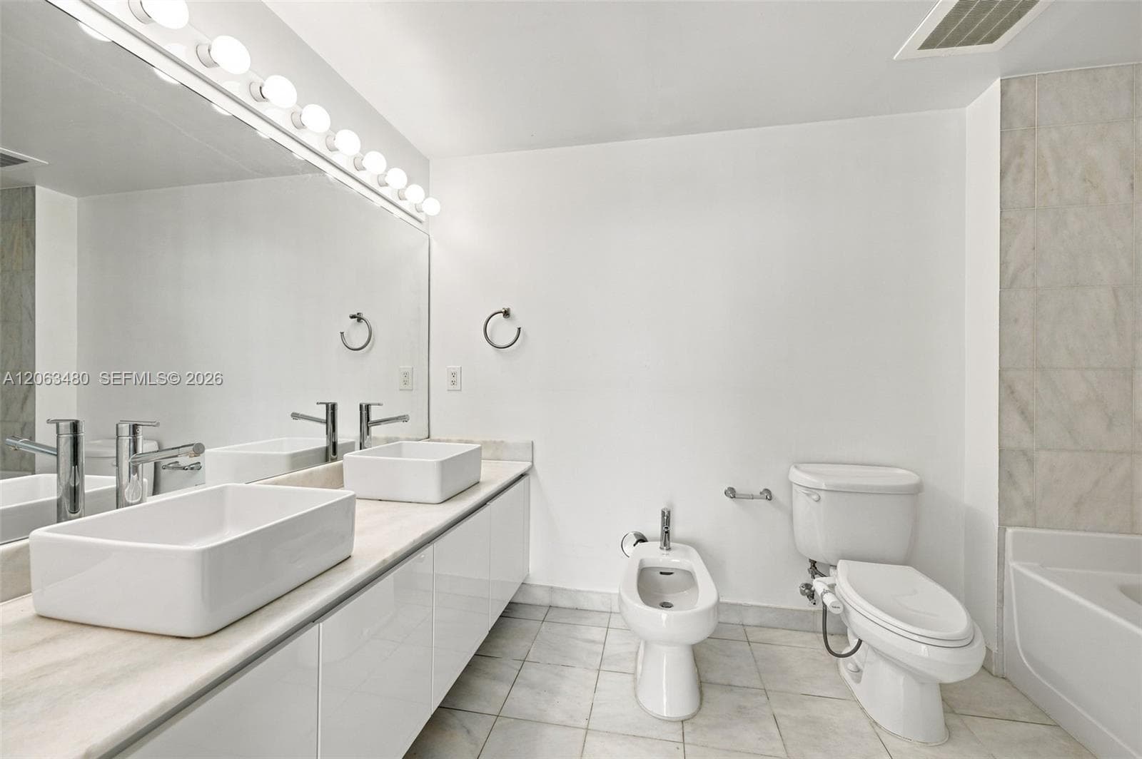 601 NE 36th St 2308 photo 21