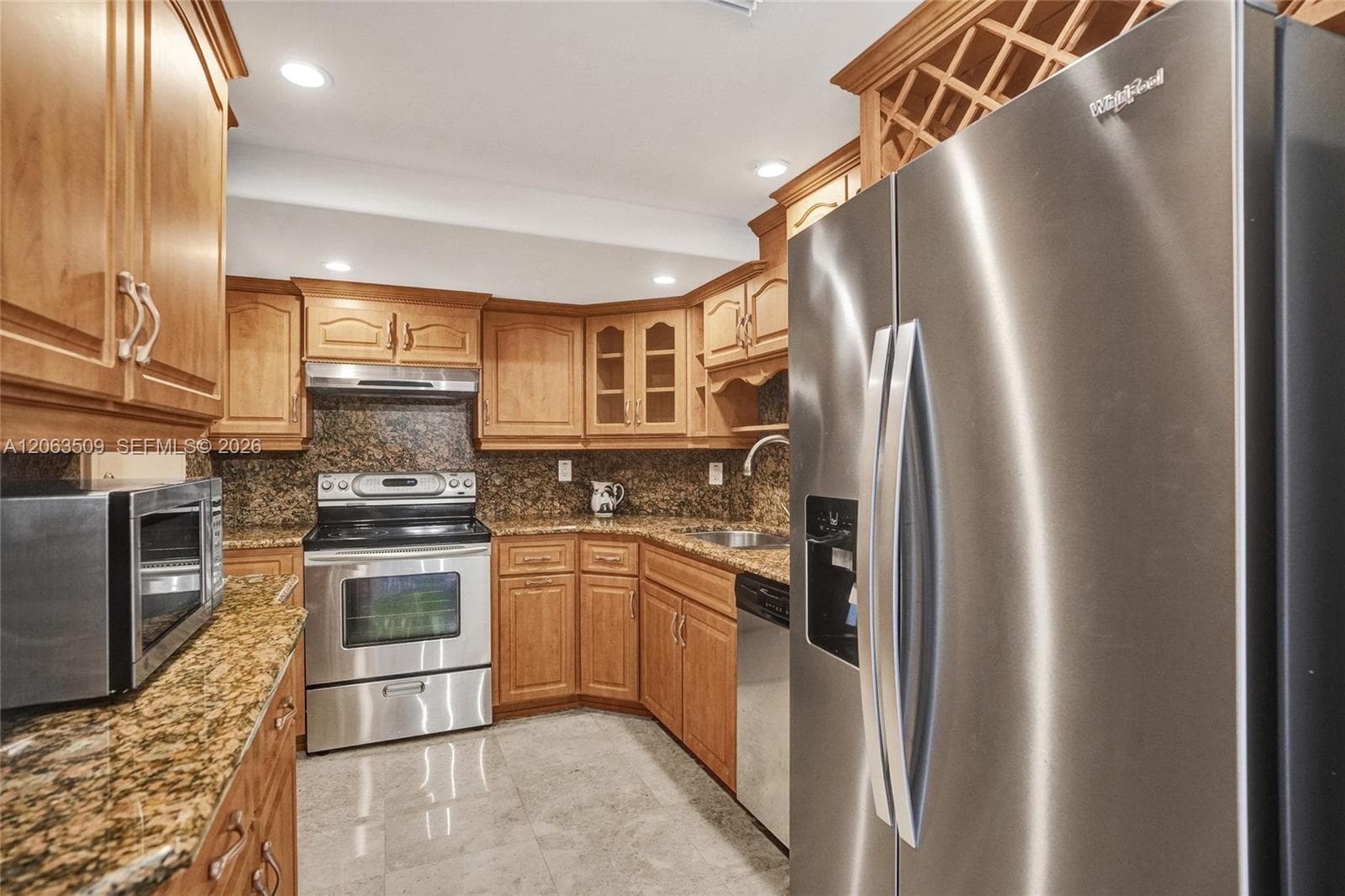 500 Bayview Dr PH20 photo 8