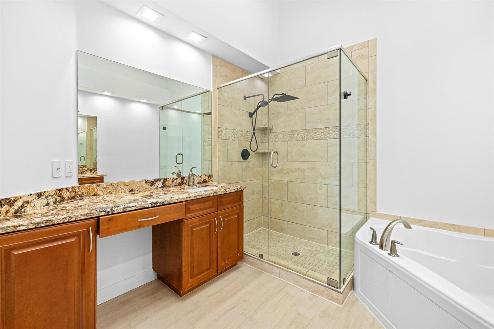 88 N Lakeshore Drive photo 23