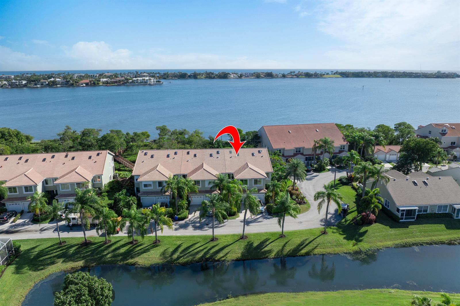 88 N Lakeshore Drive photo 1