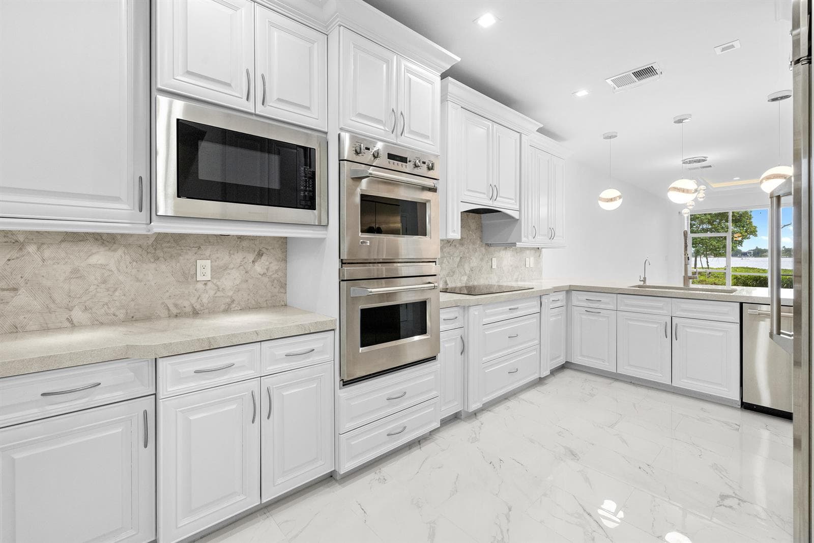 88 N Lakeshore Drive photo 10