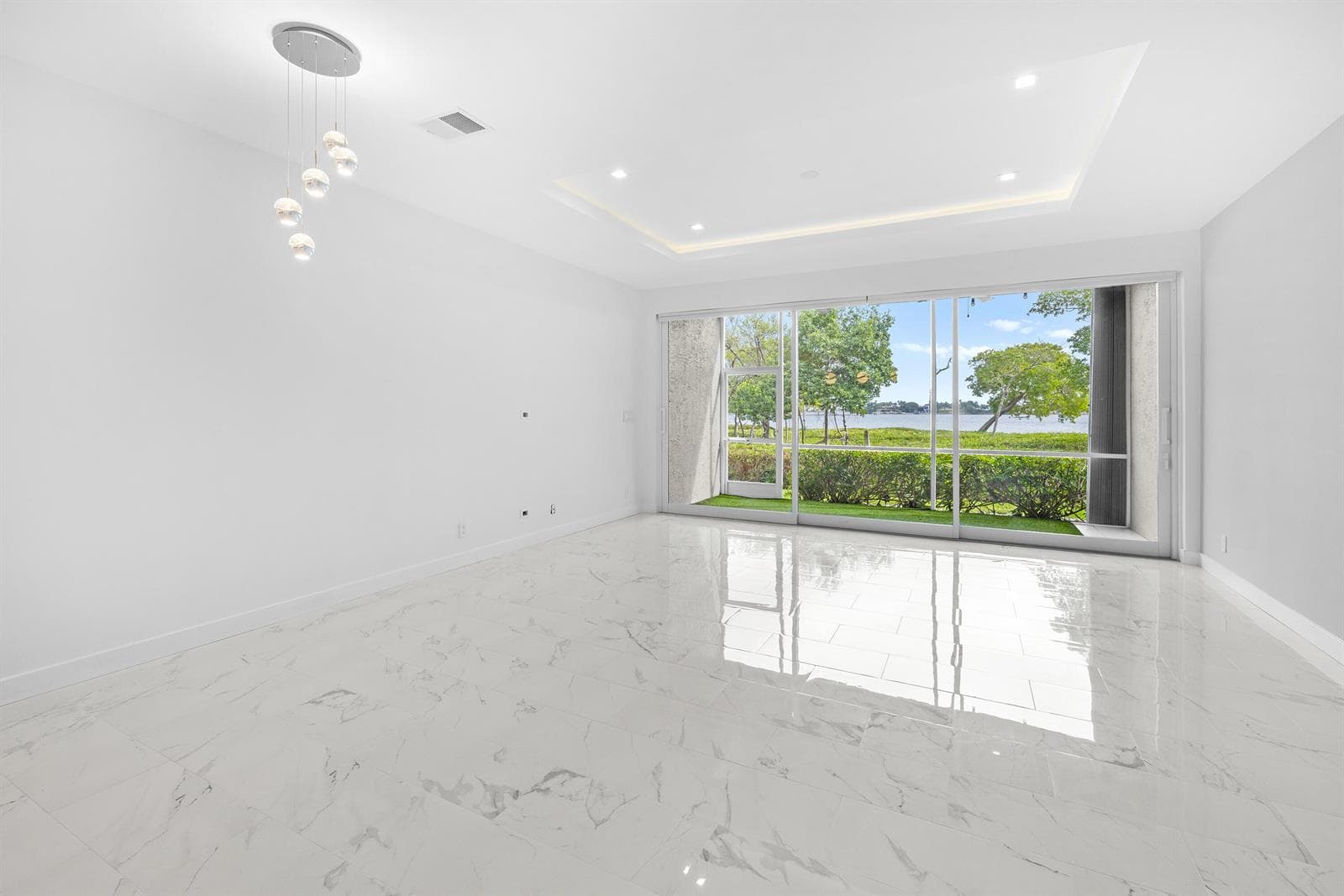 88 N Lakeshore Drive photo 4