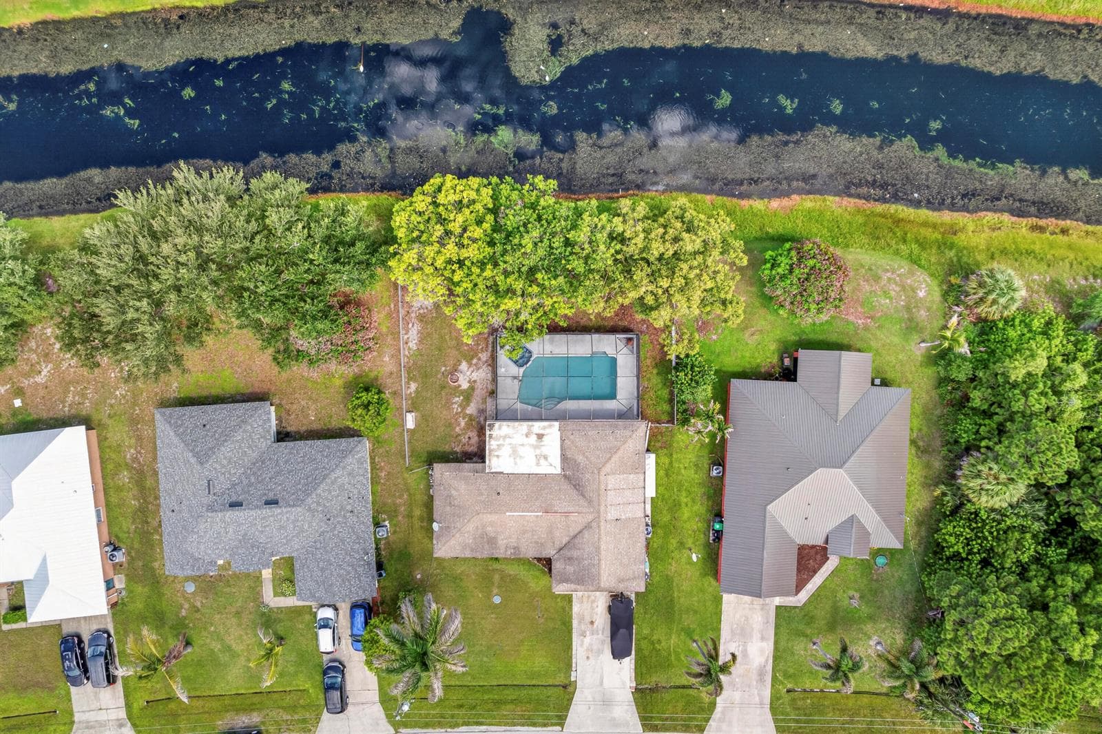 2081 SE SOUTH BUTTONWOOD Drive photo 4