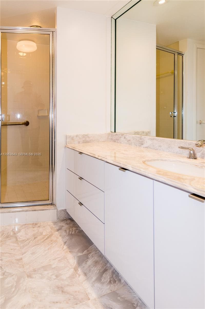 10101 E Bay Harbor Dr 404 photo 15