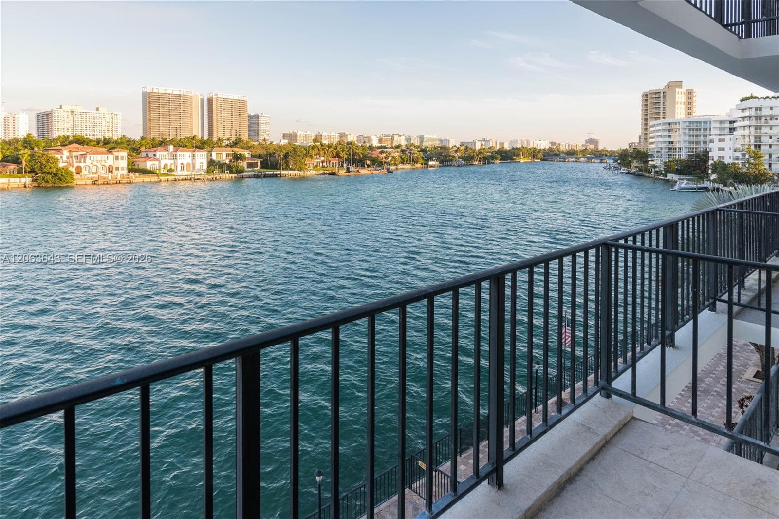 10101 E Bay Harbor Dr 404 photo 4