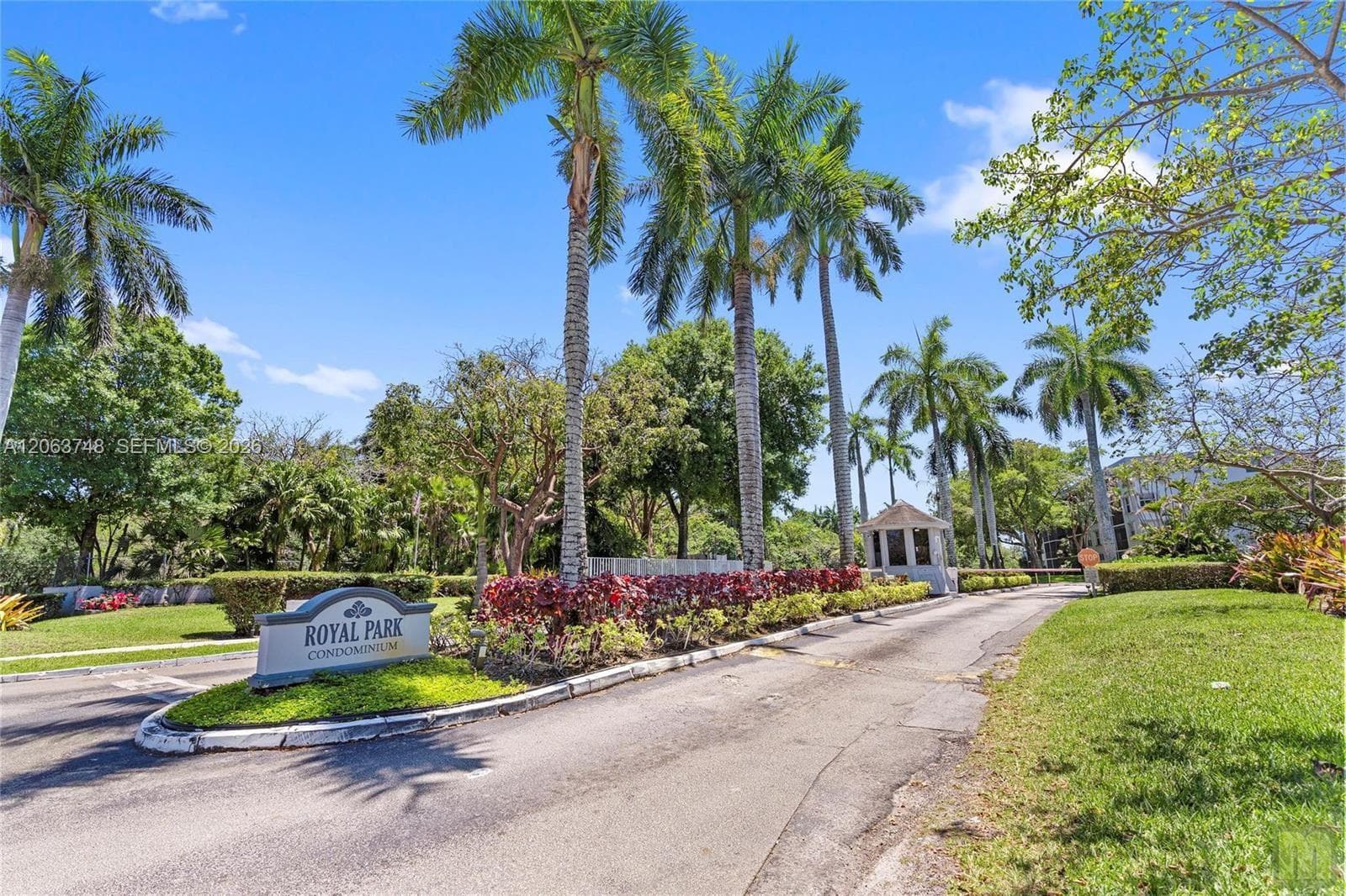 111 Royal Park Dr 1F photo 1