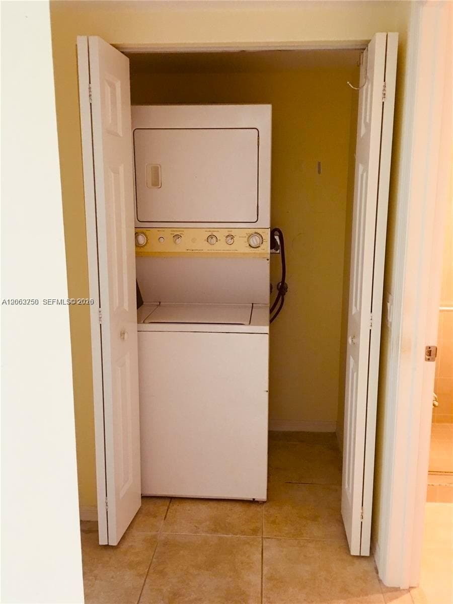 201 Golden Isles Dr 409 photo 24