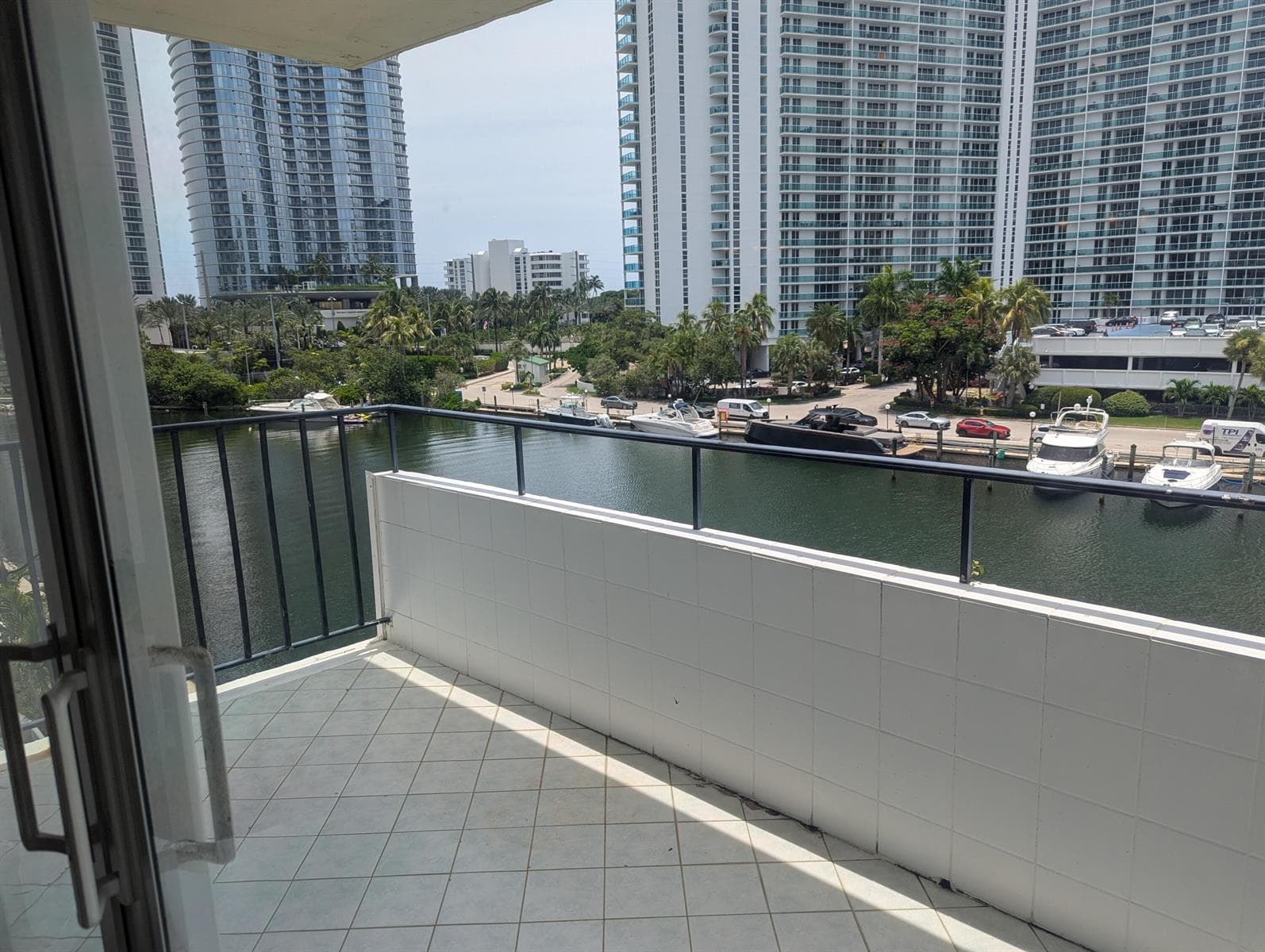 220 KINGS POINT Drive 501 photo 16