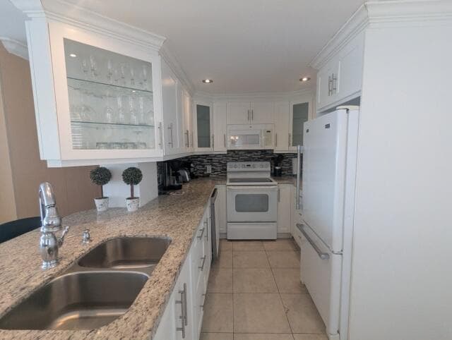 220 KINGS POINT Drive 501 photo 5